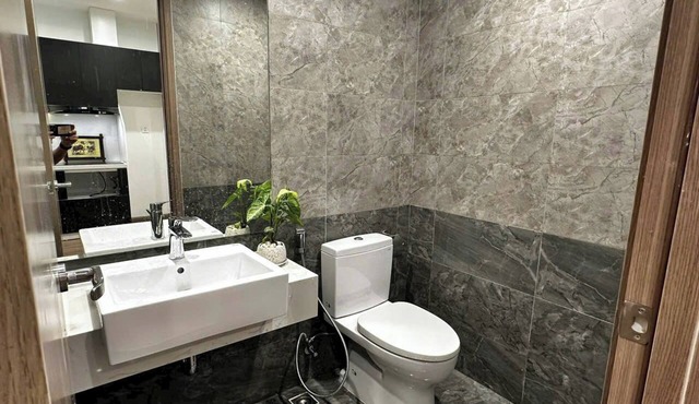 Oanh Luxury Hong Linh