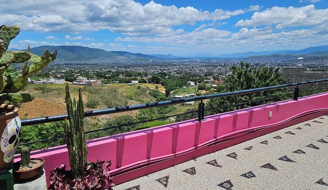 Oaxacan house with beautiful view of the city. Quiet and private.