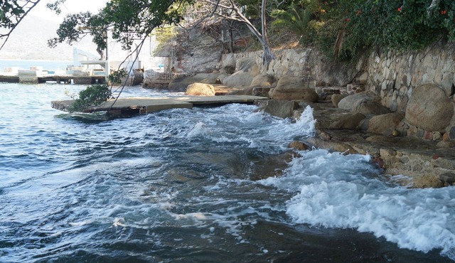 Ocean front house in traditional Acapulco, amazing view in a quiet place.
