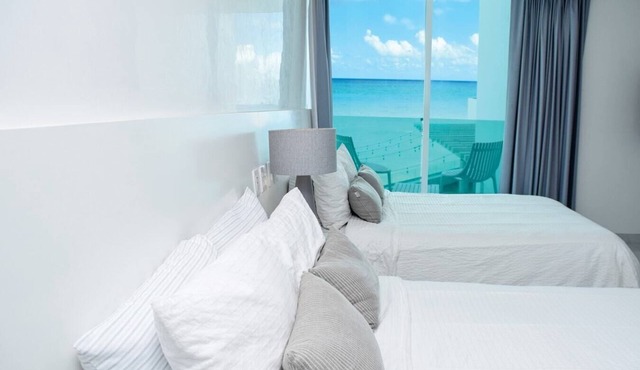 Ocean front studio, private beach, facilities, new