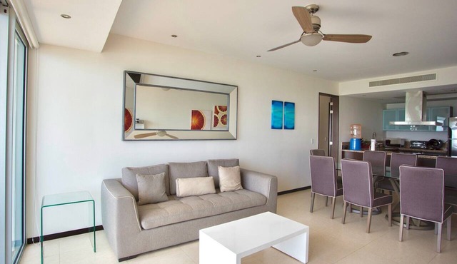 Ocean view 3 bedroom condo! Infinity pool