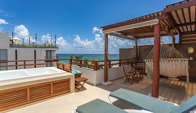Ocean view condo for 6. Private terrace and jacuzzi