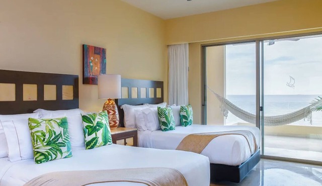 Ocean-View Deluxe Room w/Private Terrace & Hammock – Puerto Vallarta