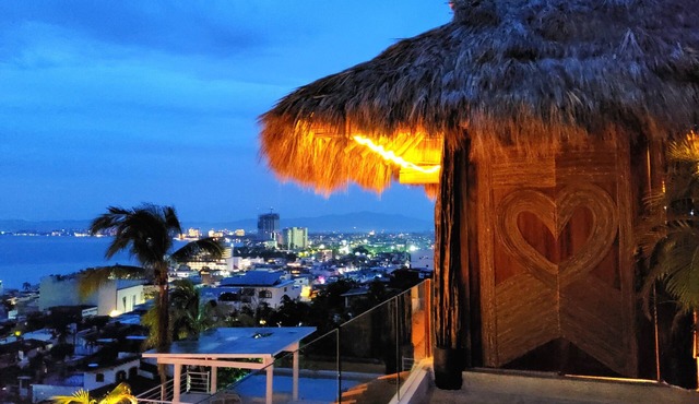 Ocean View Panoramic Jungle Suite~steps to Beach~w/pool