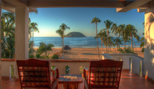 Oceanfront Penthouse with exclusive beach