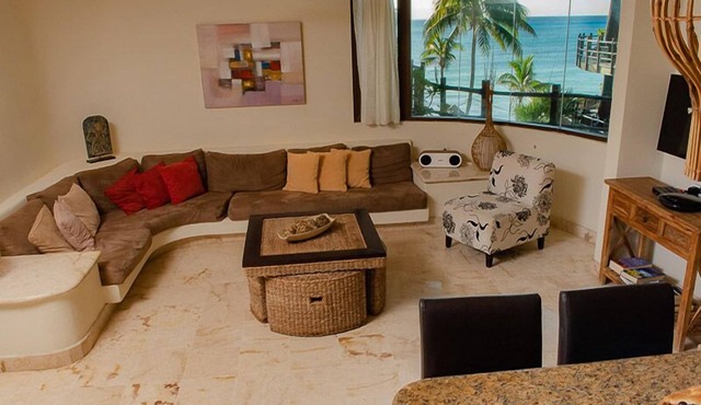 Oceanfront condo on the beach w hot tub! Minutes walk to restaurants,