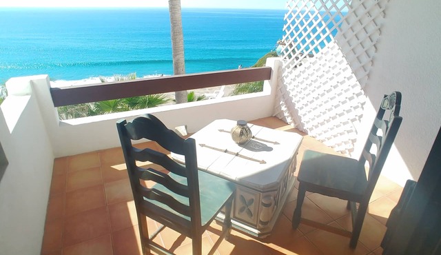 Oceanfront Condo w/panoramic views & fireplace