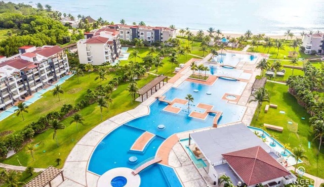 Oceanfront Luxury with Pool, Jacuzzi & Zen Escape