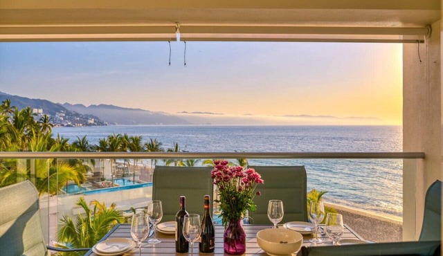 Oceanfront Luxury + FREE Daily Breakfast Harbor171
