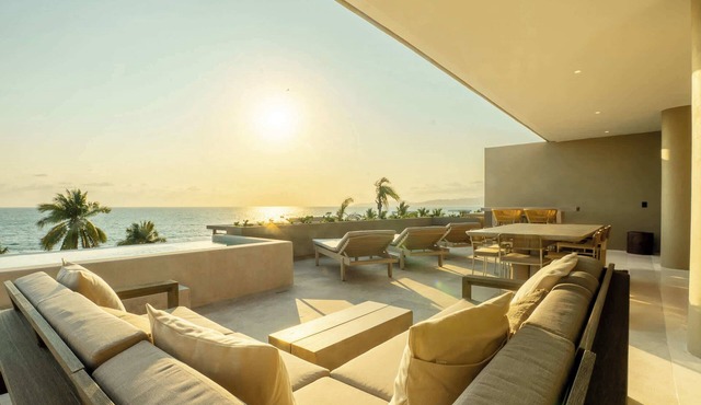 Oceanfront Sunsets and Private Pool in Playa Blanca