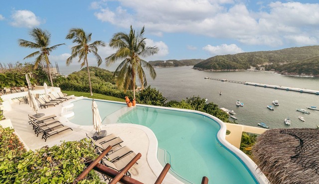 Oceanfront Two Bedroom W/Private Rooftop Terrace