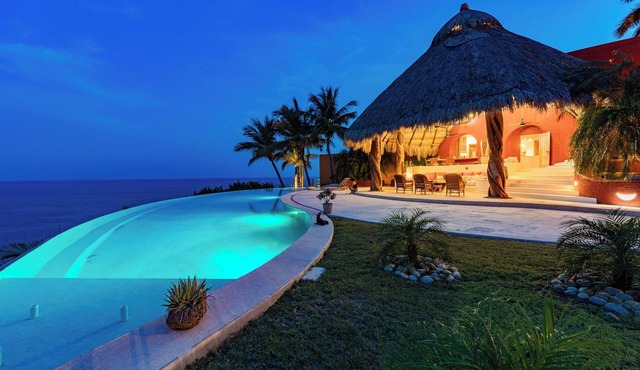 Oceanfront W/Beach Access in Gated Neighbourhood