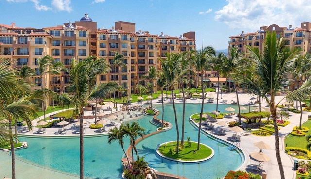 On the ocean, beach front 2 bedroom Condo unobstructed views! on miles of Beach!