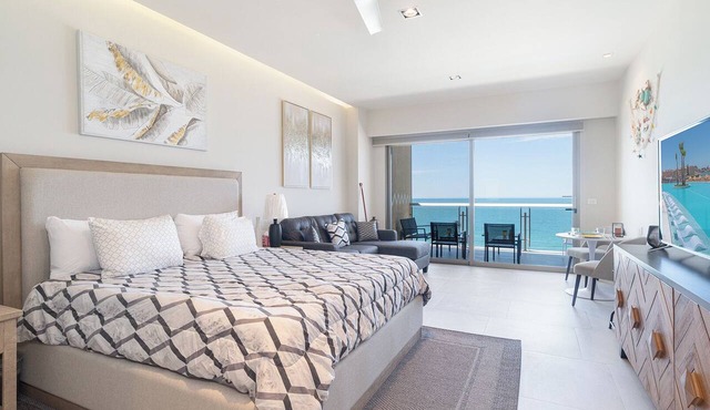 One 1402B Hotel Room: New Beachfront Resort, Style & Comfort