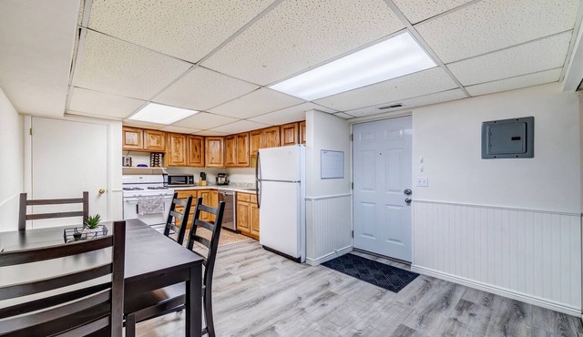 Orem Lower Level Apartment w/Hot Tub access! 6 minutes to Provo Canyon