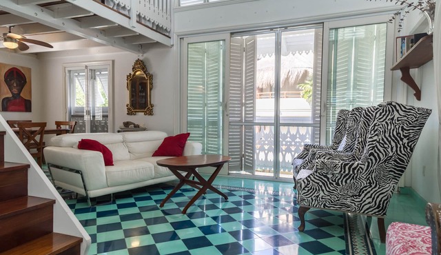 Out of the Ordinary, Classic ocean view penthouse - Family and pet friendly