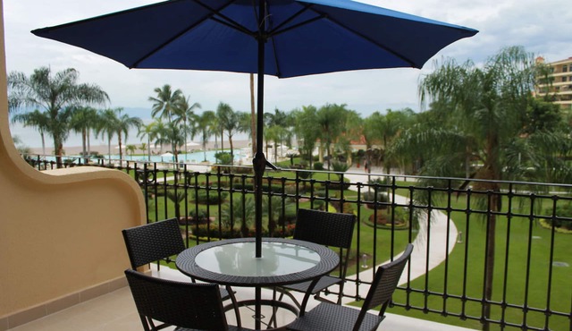 Paradise apartment in beach condo Bay View Grand