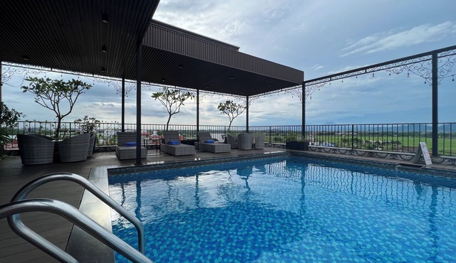 Paragon Noi Bai Hotel and Pool