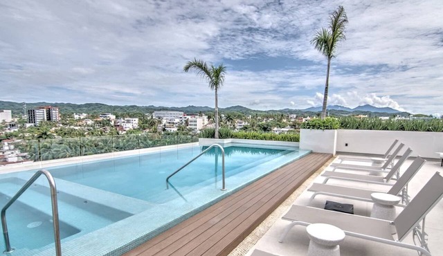 Pavilion 402: 2BR Golden Zone - 1 Block to Beach