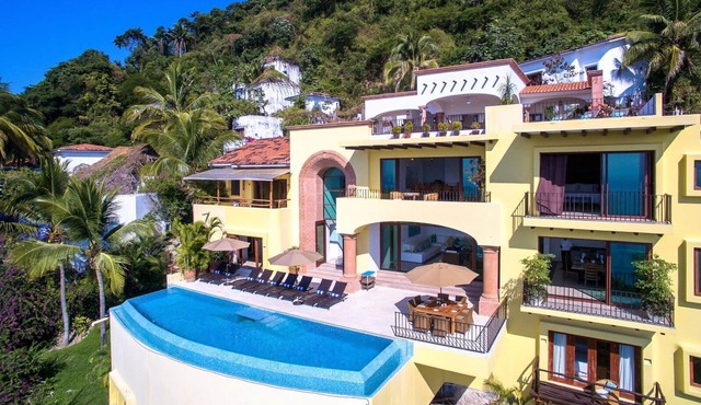 PAY 6 STAY 7 NIGTHS until Oct 31. Luxury Villa Stunning Views at Conchas Chinas
