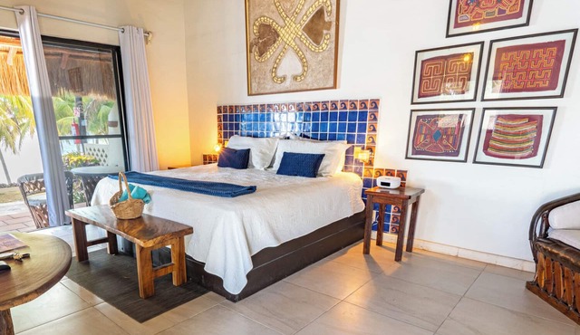 Peaceful cottage on the beach,heated pool, tropical gardens and sunsets