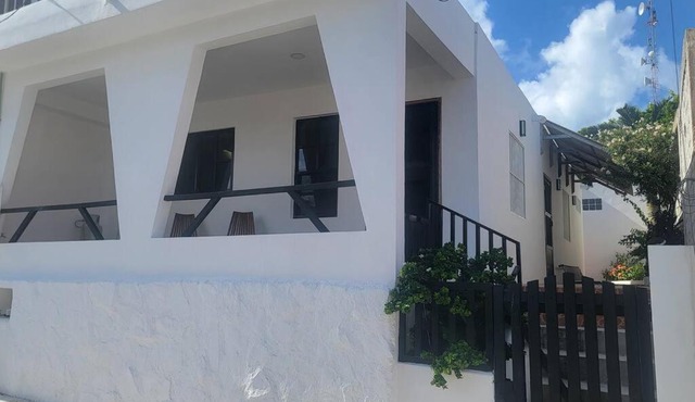 Peaceful ocean view, private courtyard. Casa Indie