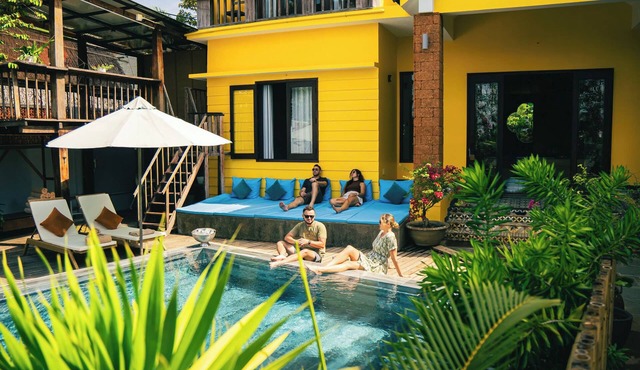 Peaceful Retreat Surrounded by Nature – Eastern Art & Tea Culture Haven