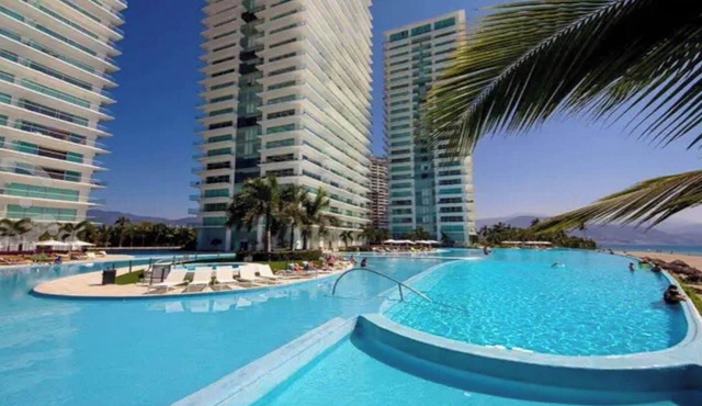 Península T3 1A Luxurious Ocean View Getaway!