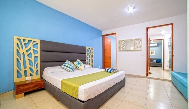 Perfect for couples! Great location in Versalles!