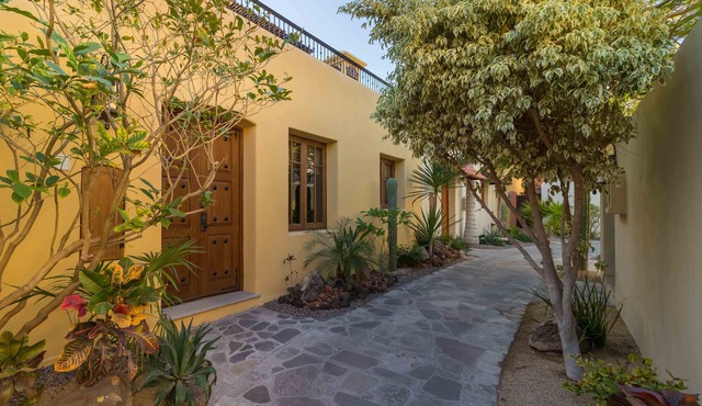 Perfect Home steps from Community pool, beach and Wine Bar in Founders