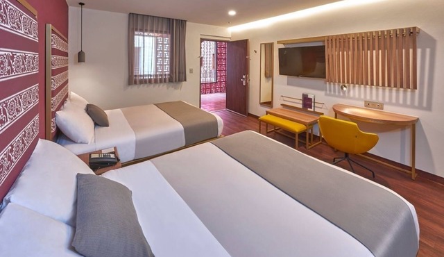 Pet-Friendly Rooms with Quick Access to Local Cafes and Bars - 4 Units