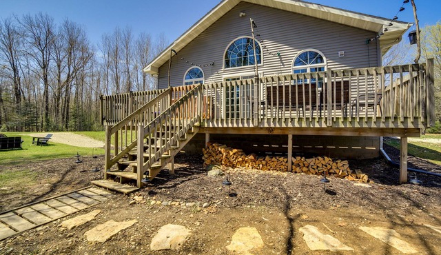 Pet-Friendly Wisconsin Cabin w/ Kayaks - Near Lake
