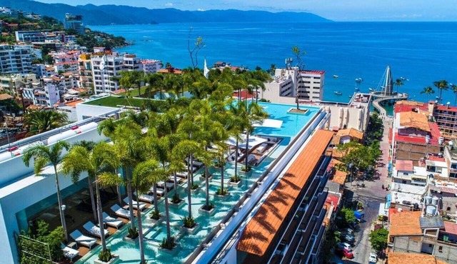 Pier 57 Luxury Escape 2BR, PV’s Best Rooftop!
