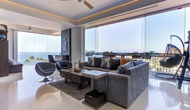 Pier 57 Stunning Ocean View Corner Unit w/Balcony