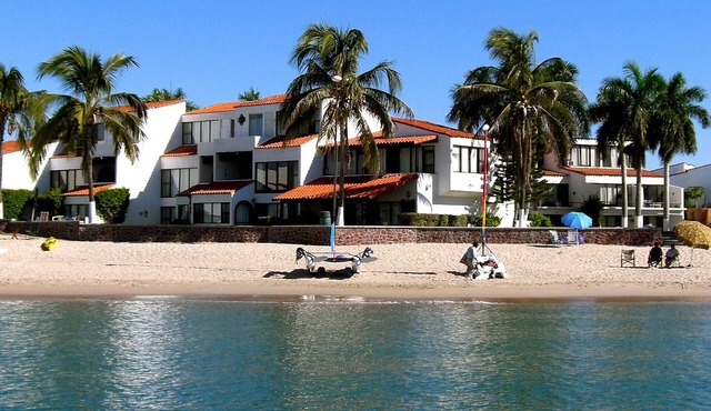 Pilar Beachfront, huge porch, palms, hear waves 24/7, 3BR & 1 BR Beach Condos