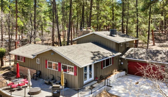 Pine Cone Lodge - Fire Pit* BBQ* Ping Pong*