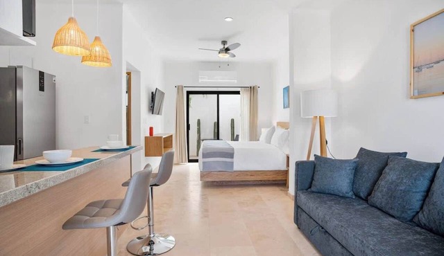 Pineda 102 Ground Floor Studio Parking & Cleaning