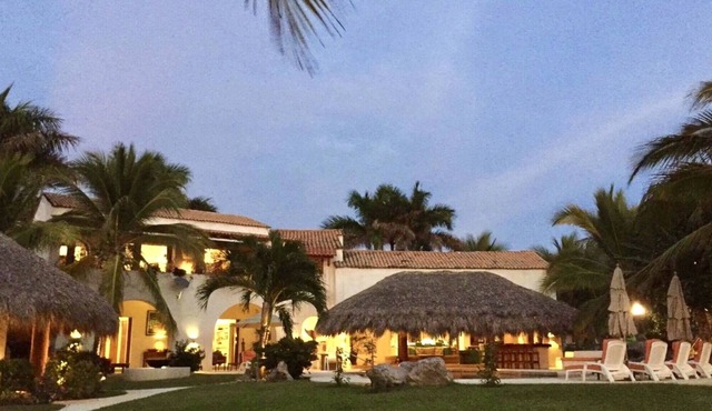 Playa Blanca Beachfront Estate (Adults only)