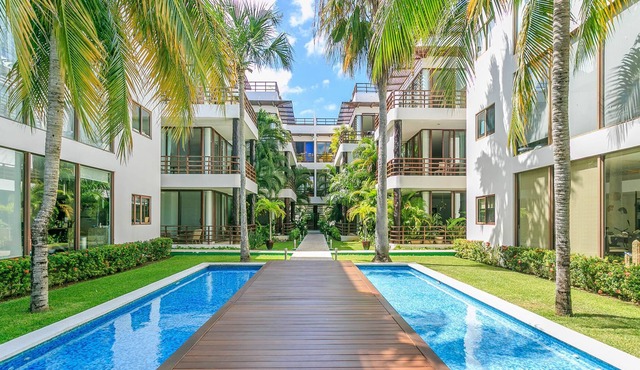 Playacar condo in complex w/a gorgeous pool lounge