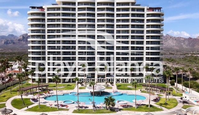 Premier Playa Blanca Condo 406: 1BR,1.5BA,Beachfront,Ocean View, Hotel Services