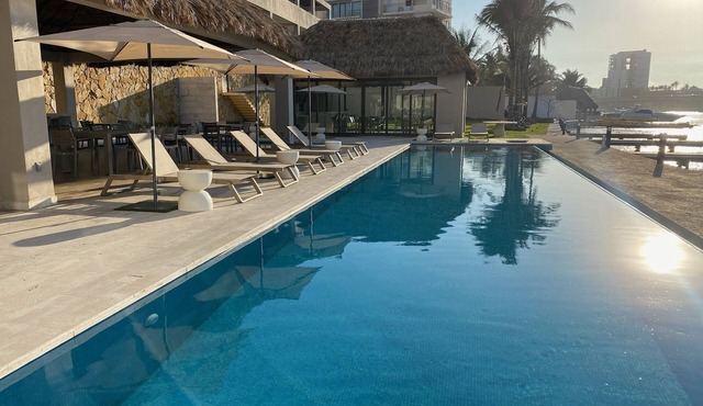 Premium 2-BED/2-BTHR Aprt with AC, WiFi, 3 pools, in fabulous Playas del Conchal