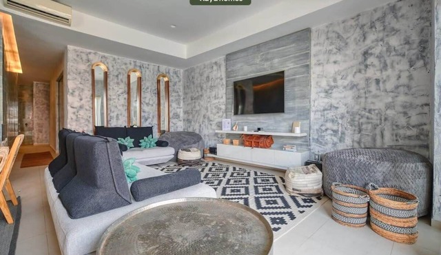 Premium 4BR Condo in Zona Romantica - Pool - Gym