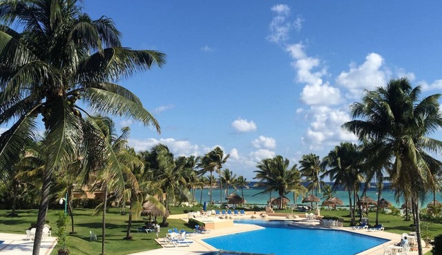 PRIME LOCATION! Private Beach, Very Nice!