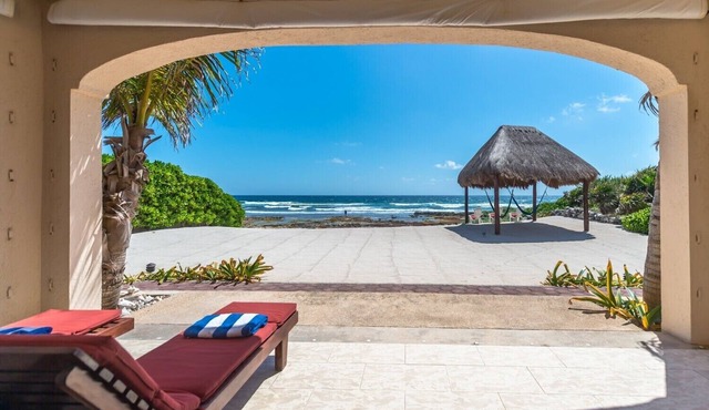 Private and luxurious beachfront villa in Tankah, private pool and more!