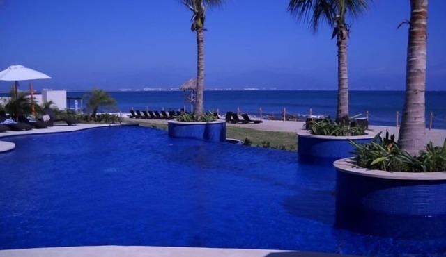 Private Beach with Magnificent Views!