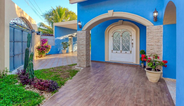 Private Escape with Private Pool, Patio, Grill, Enclosed Yard, & WiFi - Dogs OK