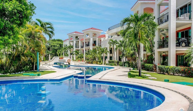 Private Rooftop Lounge and Resort like Pool Onsite