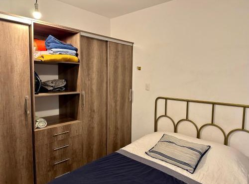 Private Room near AIFA Budget Layover & Wi-Fi