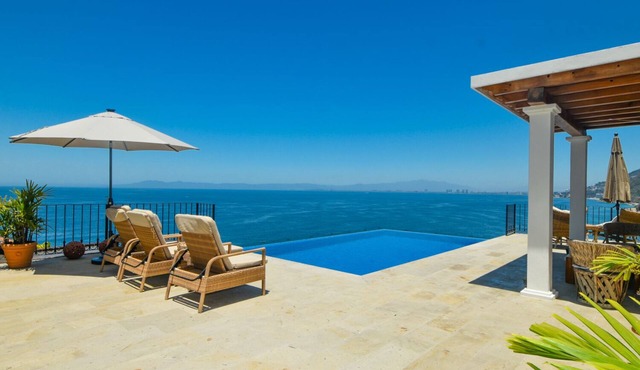 Private villa- 3 bdrm & 4 bath with ocean views and new private infinity pool