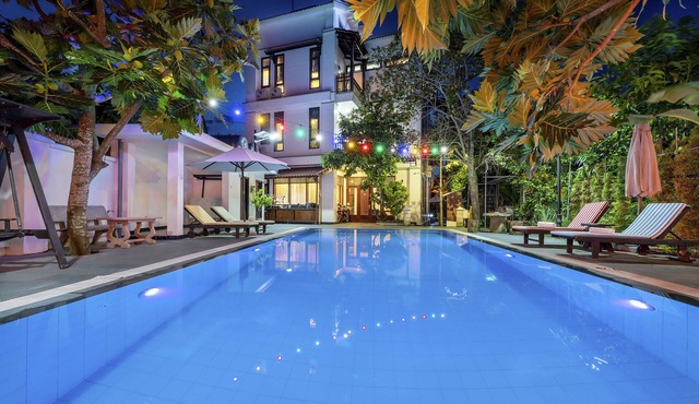 Private Villa 7BRs w/Amazing Pool & Garden